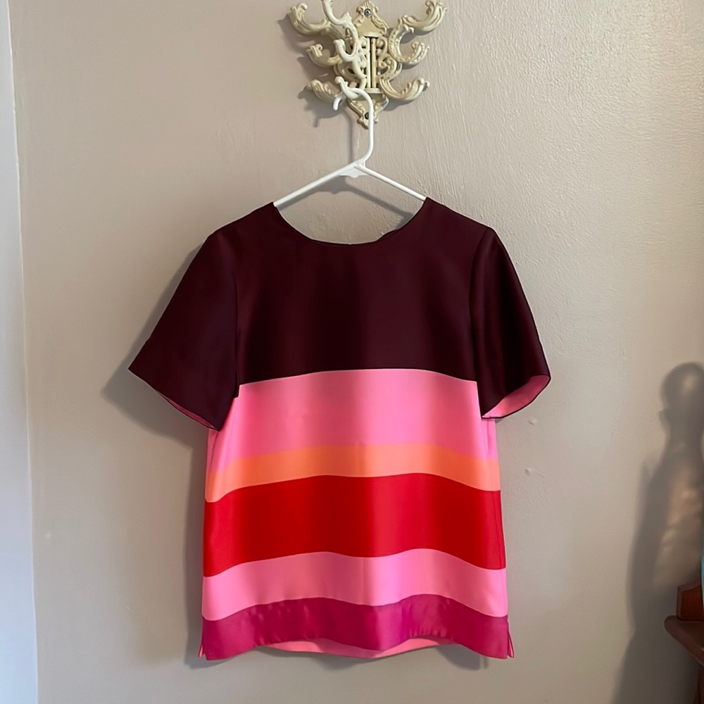 Banana Republic bold statement top 💕